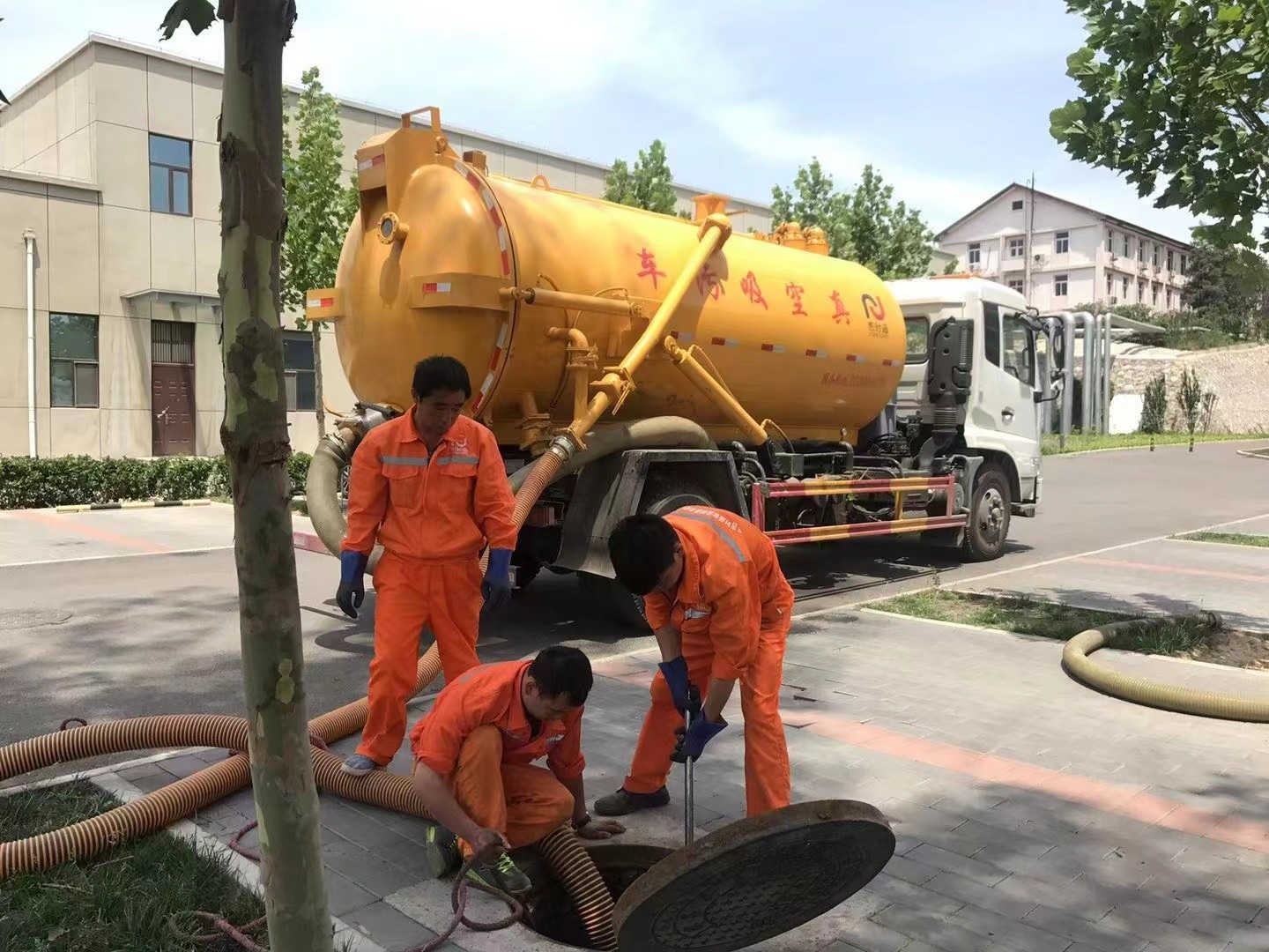 三明化粪池清理与5-8吨吸粪车施工效率分析